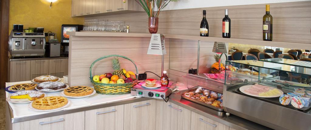 Hotel Piccinelli ريميني المظهر الخارجي الصورة