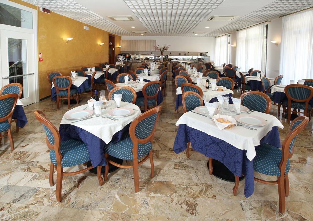 Hotel Piccinelli ريميني المظهر الخارجي الصورة