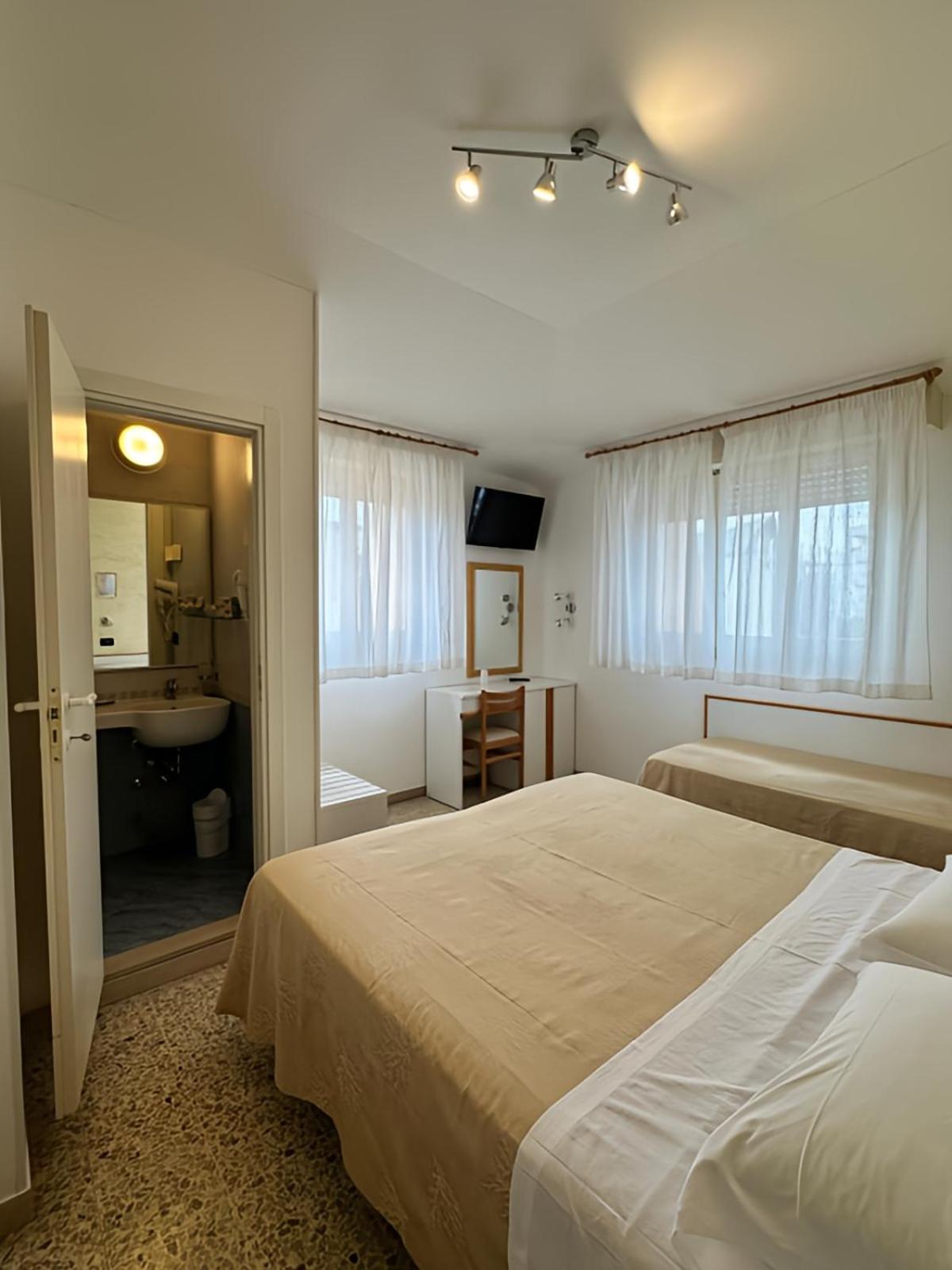 Hotel Piccinelli ريميني المظهر الخارجي الصورة