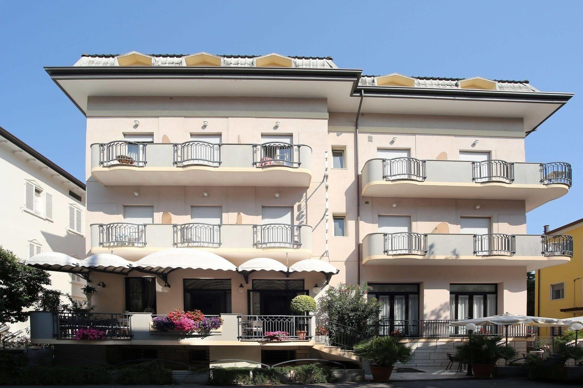 Hotel Piccinelli ريميني المظهر الخارجي الصورة